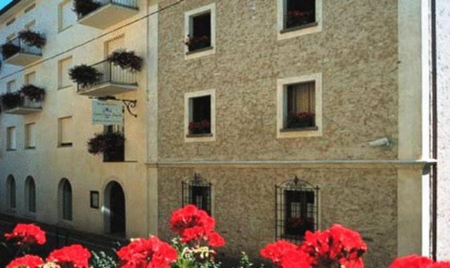 Hotel Margna Морбеньо Екстериор снимка