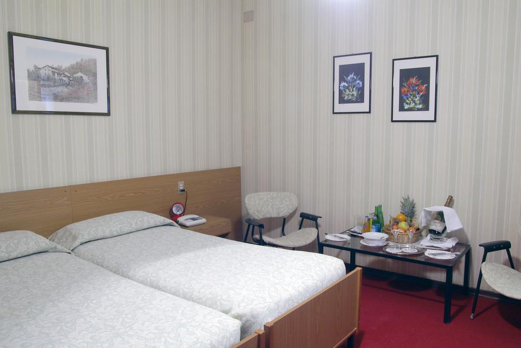 Hotel Margna Морбеньо Екстериор снимка